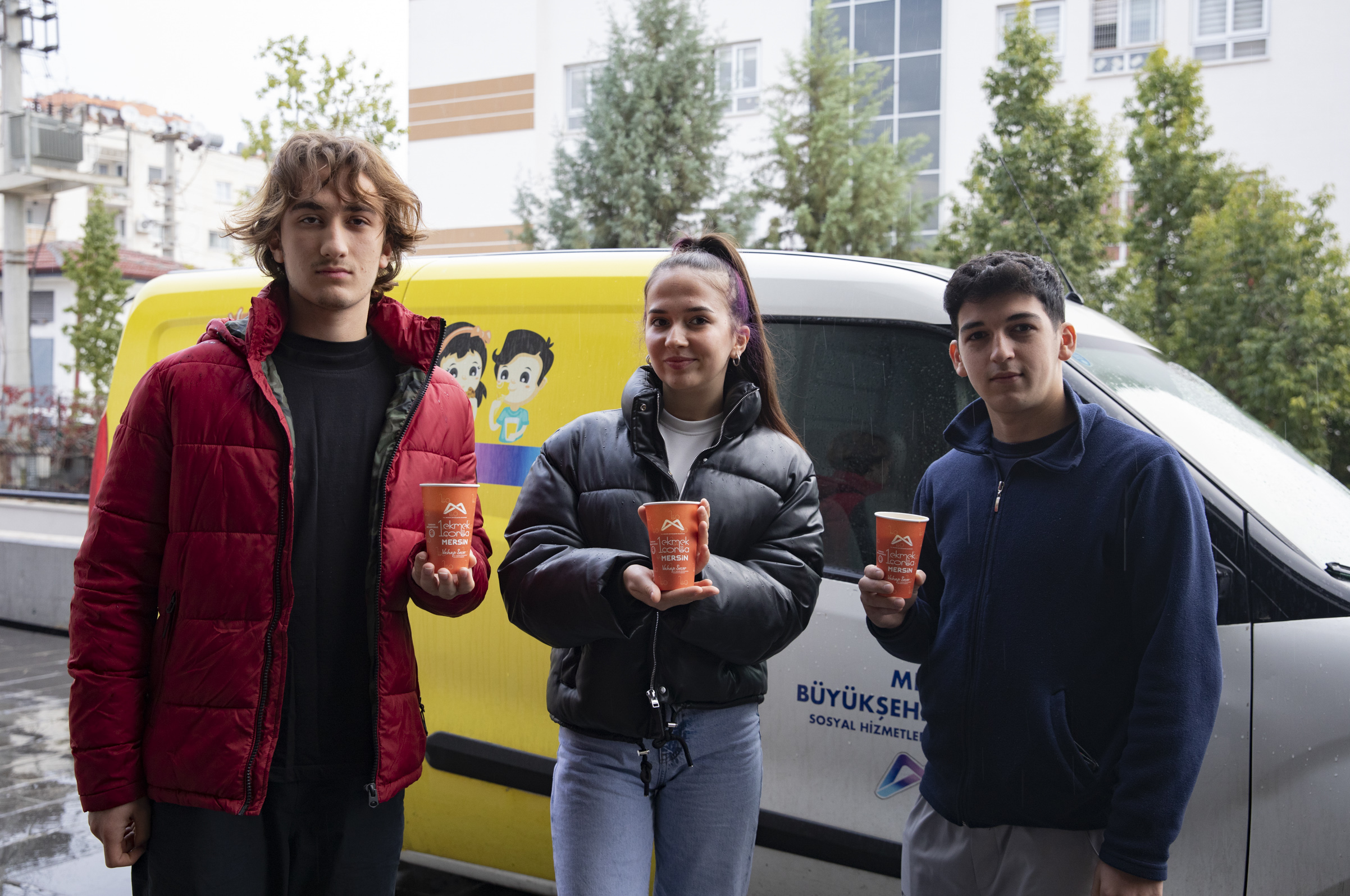 ÖĞRENCİLER GÜNE BÜYÜKŞEHİR’İN İKRAMI SICAK ÇORBA İLE BAŞLIYOR