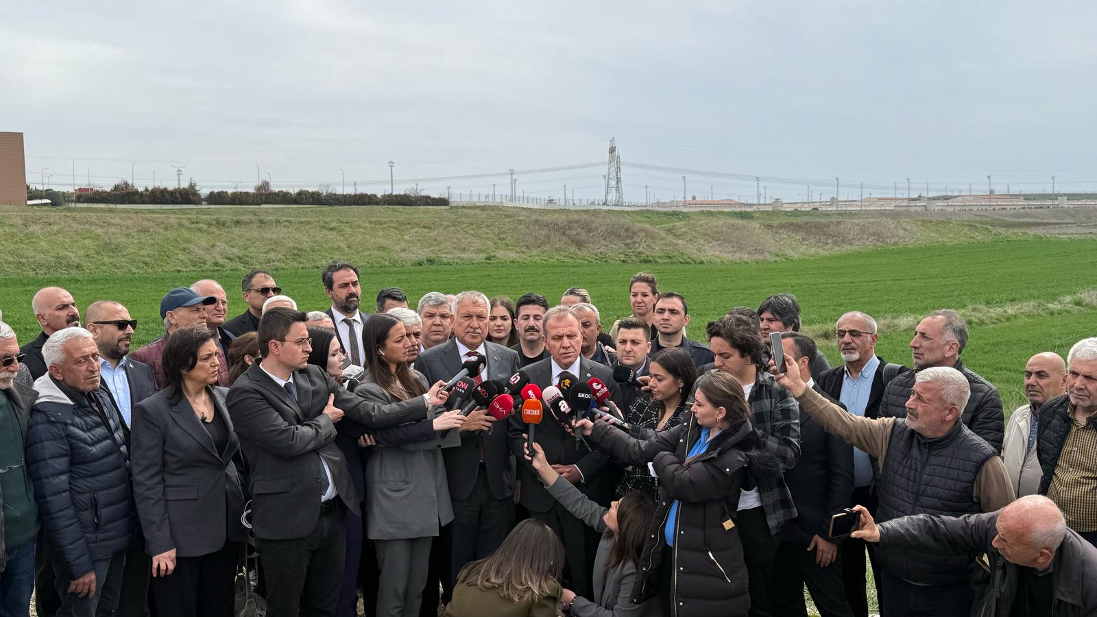 SEÇER’DEN, EKREM İMAMOĞLU’NA SİLİVRİ CEZAEVİ’NDE ZİYARET