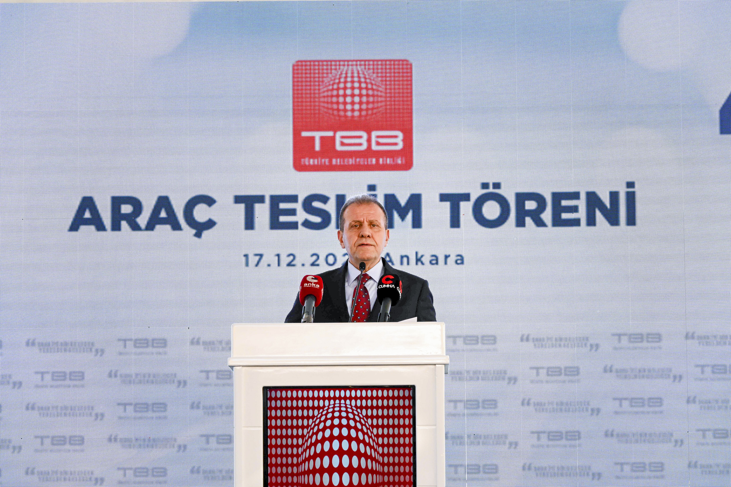 SEÇER: “TÜRKİYE’DE GELECEĞE UMUTLA BAKACAK BİR TOPLUM YARATACAKSAK BUNU YERELDEN BAŞLATACAĞIZ”