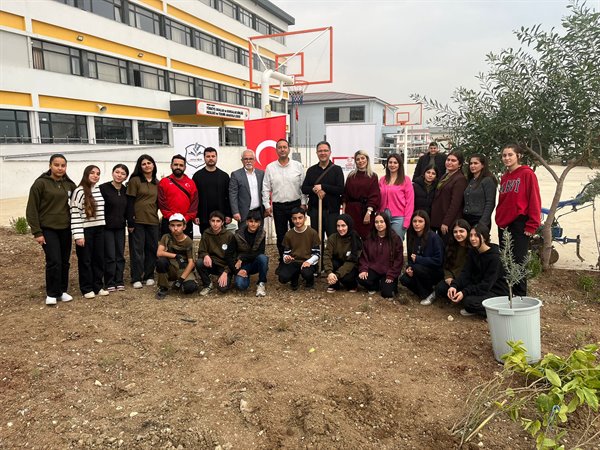 TARSUS TİCARET BORSASI VE TOBB MTAL ÖĞRENCİLERİ 2026 YILI İÇİN UMUT FİDANLARI DİKTİ